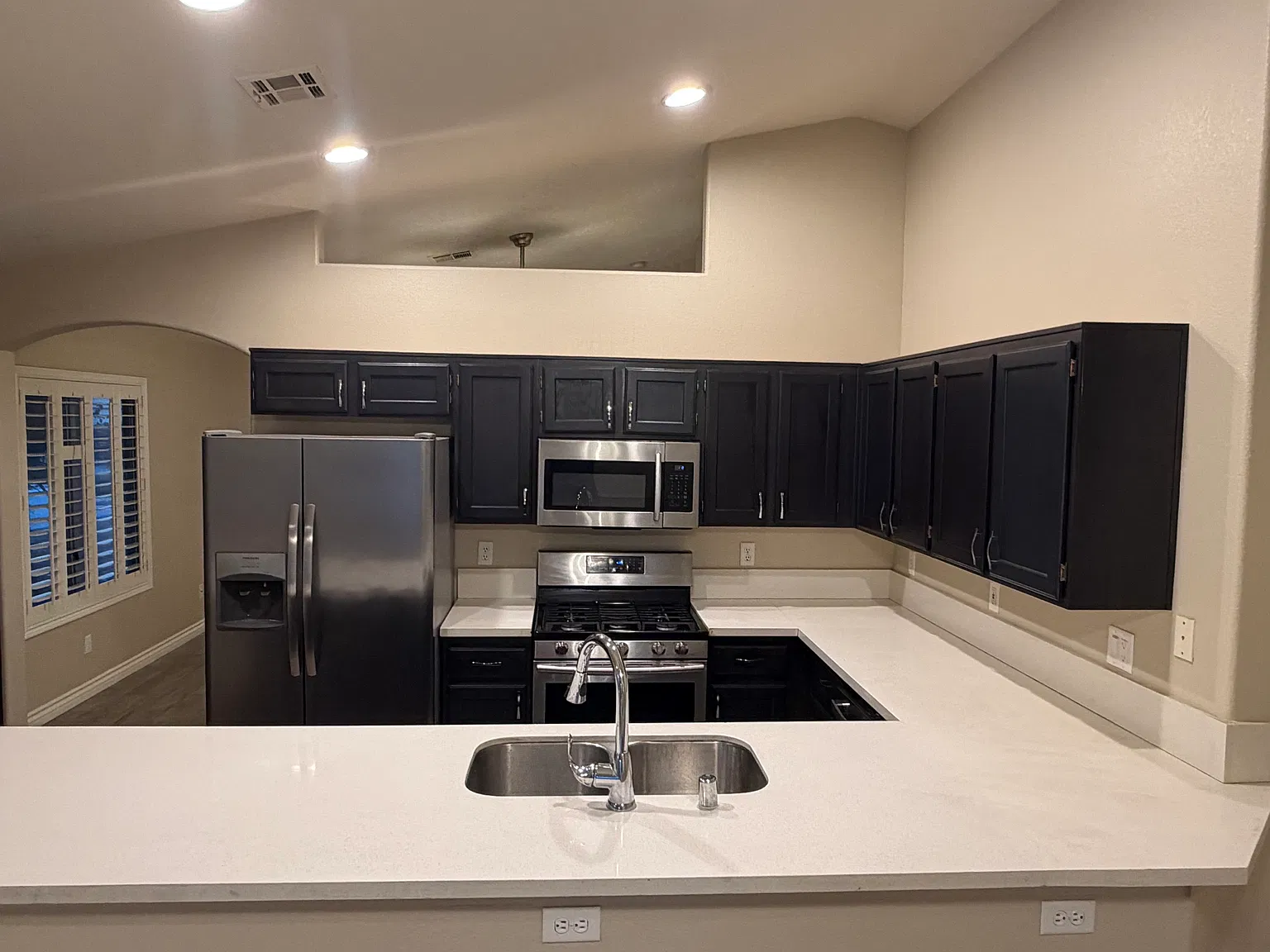 3 bed, 1338 sqft, $1,990 — Photo 2