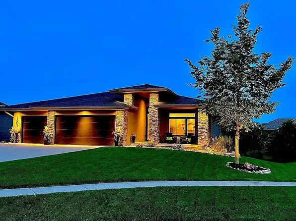 1605 NE Silkwood Ct, Grimes, IA 50111