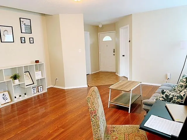 403 Amberdale Oak — Photo 4