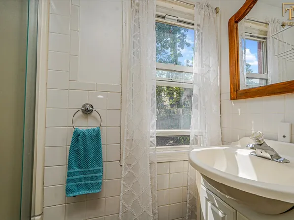 22 Gordon Street image 13 of 32