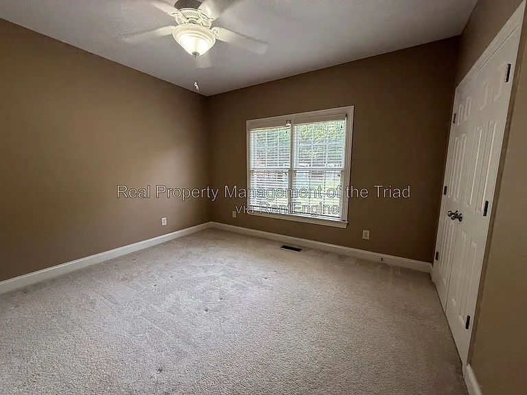 1016 Longhorn Ct — Photo 12