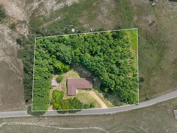 3rd image of 318 Higgins Rd