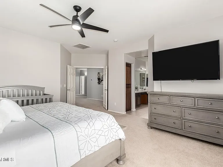 706 W Green Tree Dr — Photo 13