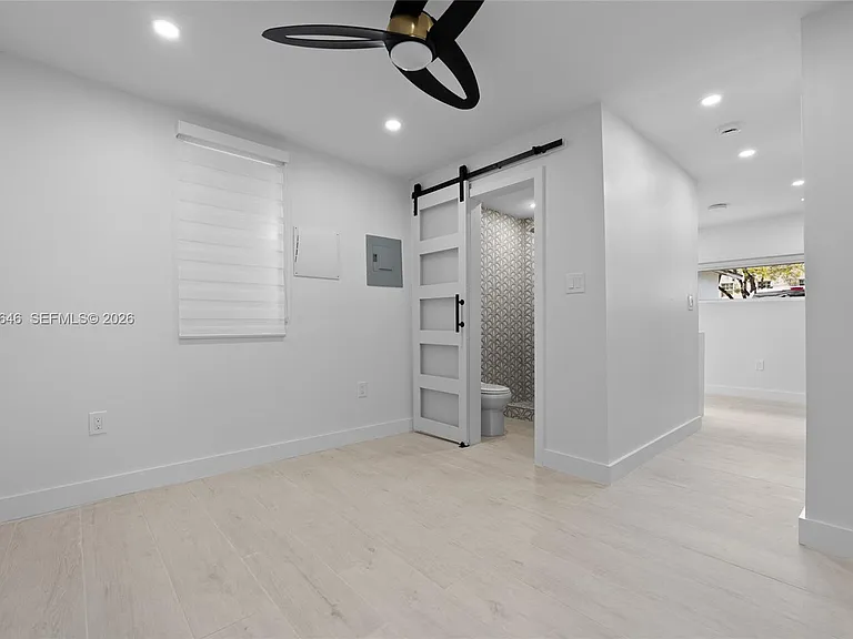 129 SW 9th Ave #3 — Photo 5