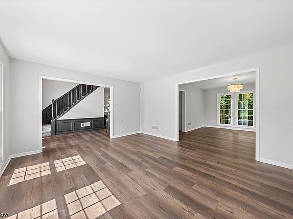 5th image of 20284 Ellsworth Dr