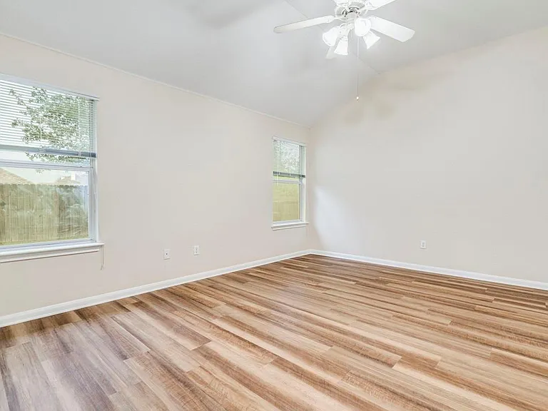 157 Maplewood S — Photo 12