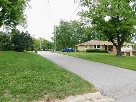 Exterior Neighborhood (street photo)