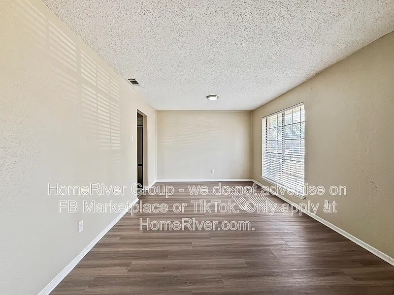 3 bed, 2.0 bath, 1661 sqft, $2,495 — Photo 3