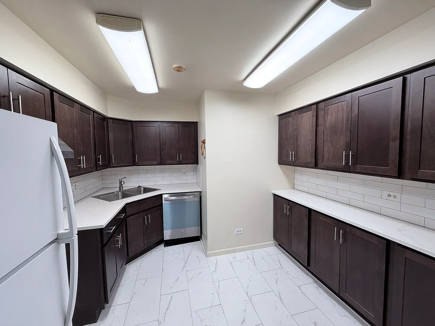 2 bed, 1.5 bath, 948 sqft, $1,950 — Photo 3