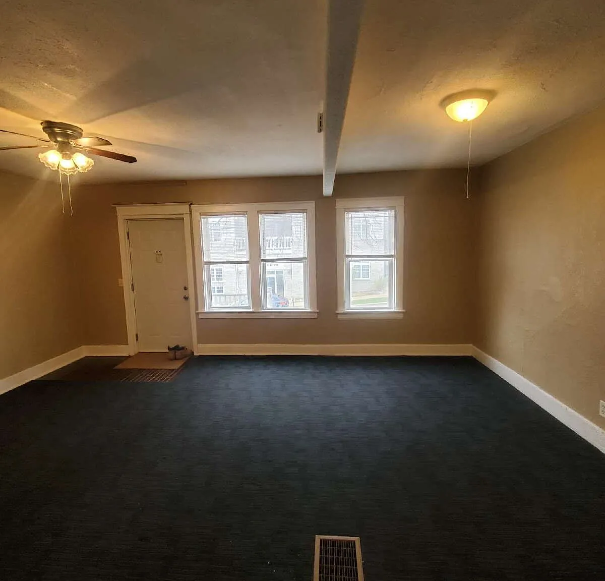 Studio, 1.0 bath, $895 — Photo 3