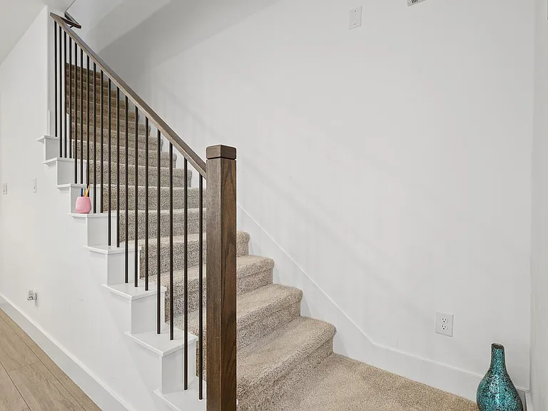 1013 Carnation Dr — Photo 20