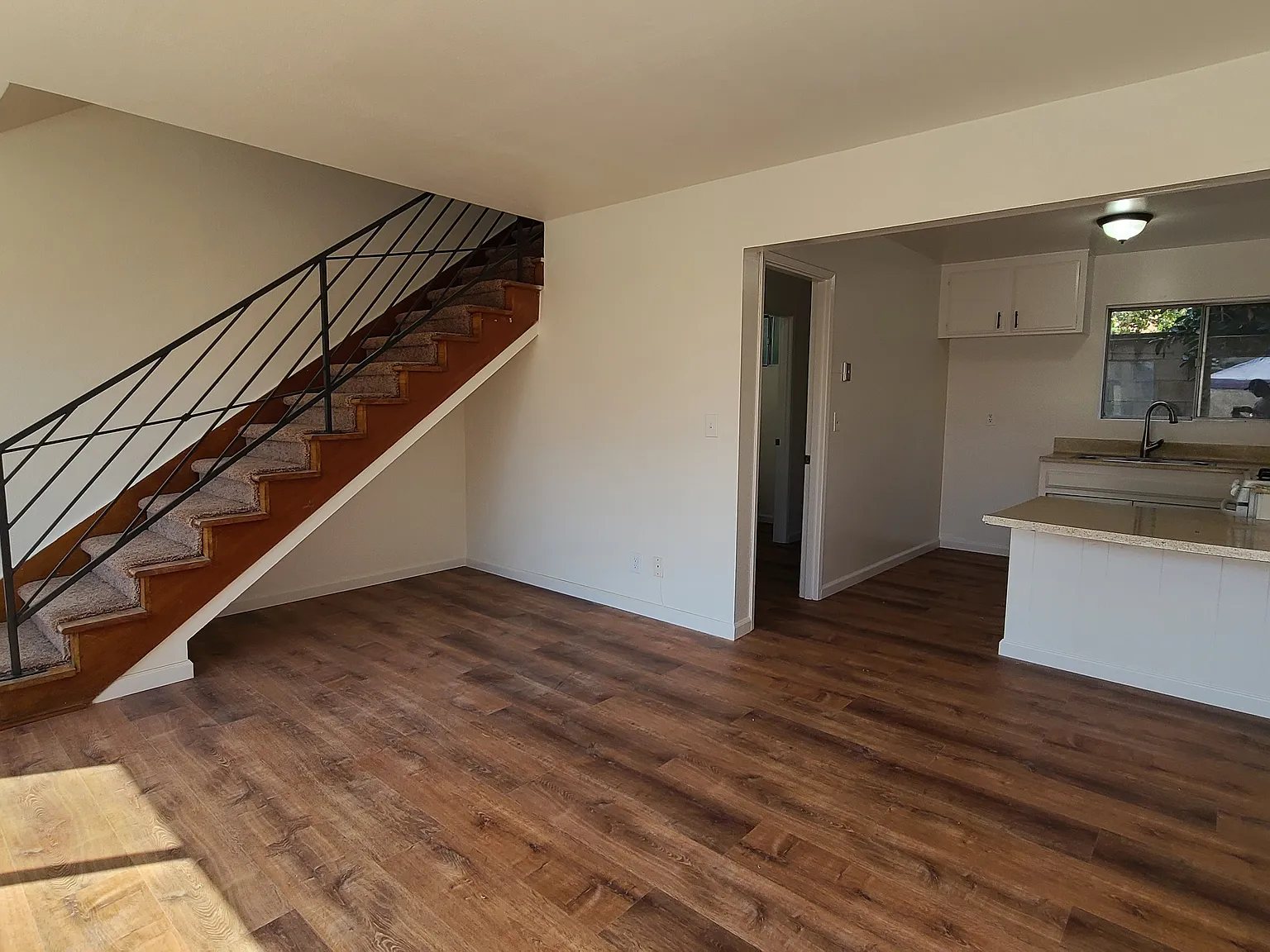 2 bed, 800 sqft, $2,300 — Photo 3