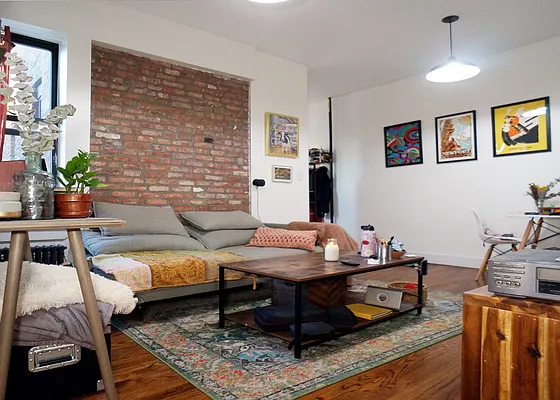 Rented by EXR | media 7