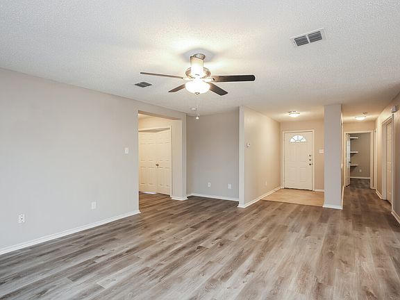 5th image of 308 Sandlewood Ln