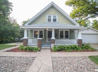 25820 Valley Dr, Bettendorf, IA 52722