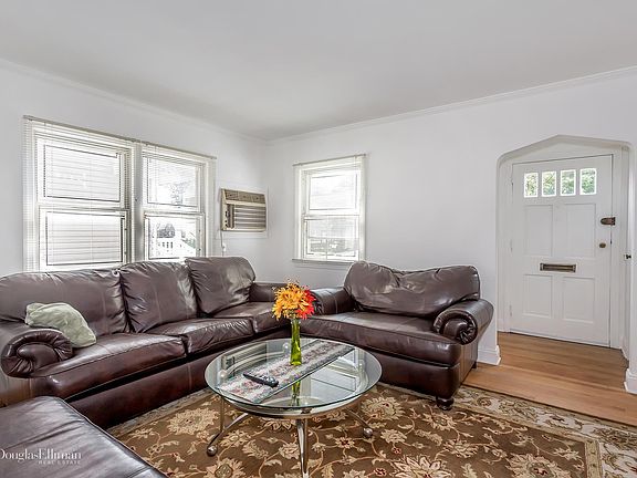 3rd image of 31 Baxter Ave