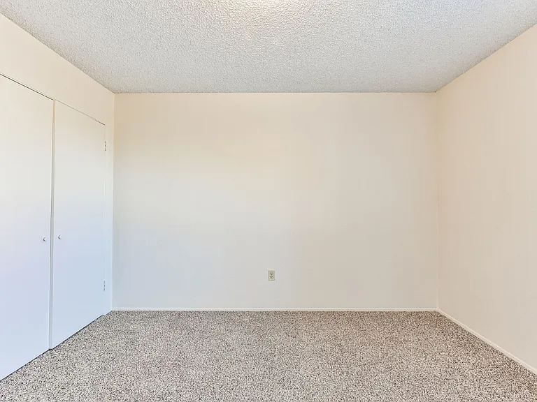1021 W Perdew Ave — Photo 11