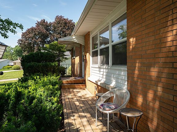 4th image of 222 Sherwood Way