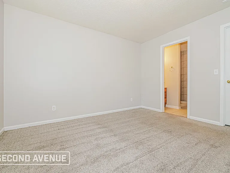 2833 Kensington Ave — Photo 14