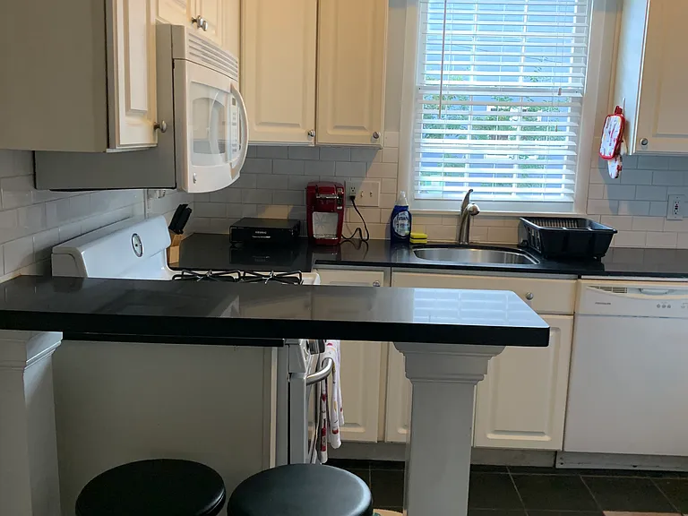 504 Calhoun St NW #A — Photo 3
