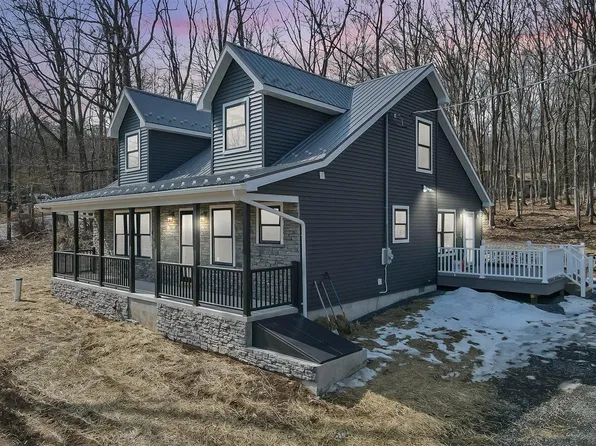 205 Fieldstone Ln, East Stroudsburg, PA 18301