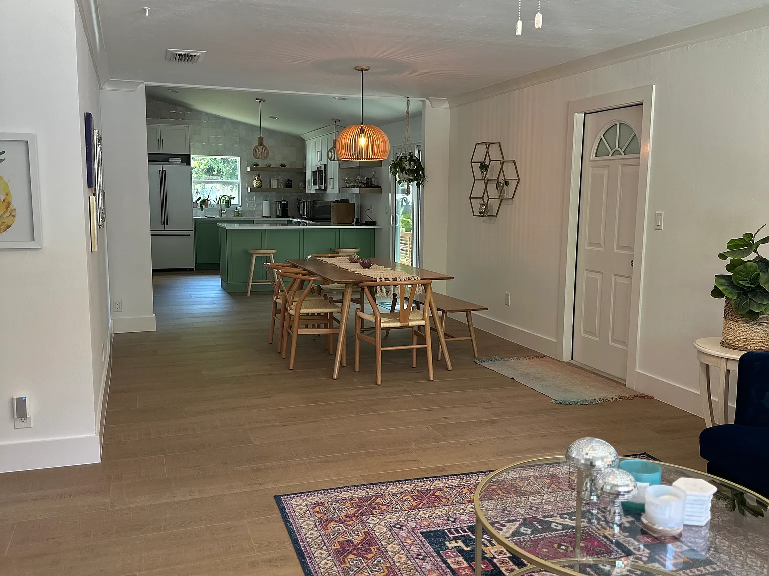 3 bed, 1334 sqft, $3,400 — Photo 4