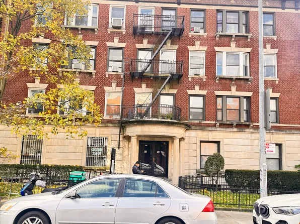 4214 Union St APT 1G, Flushing, NY 11355