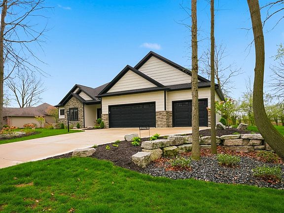 3rd image of 214 Oak Forest Dr
