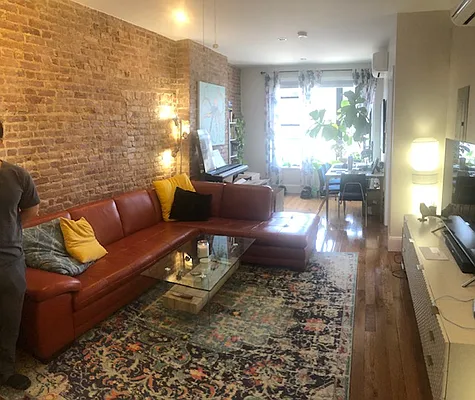 Rented by Alexander Bilu, LREB | media 17