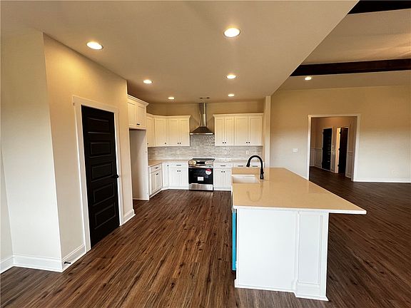5th image of 9414 Lee Road 158