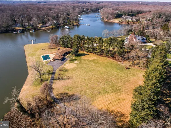 543 Jenkins Ln, Annapolis, MD 21409