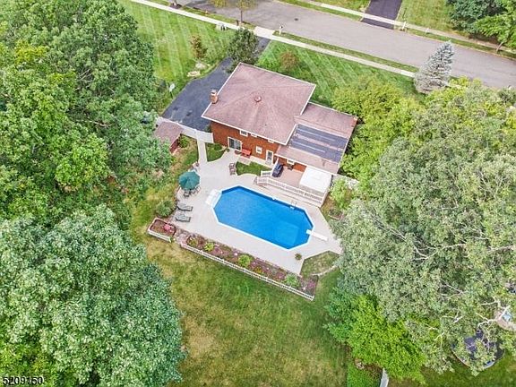 3rd image of 54 Parkview Dr