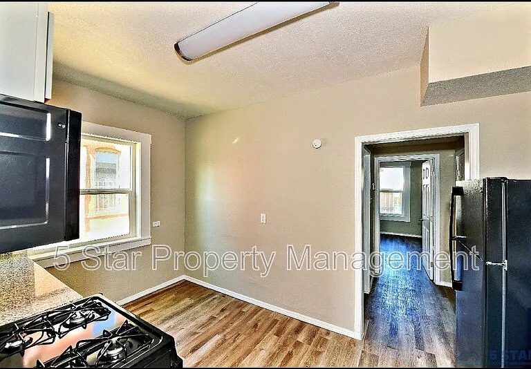 615 Arizona Ave #2 — Photo 11