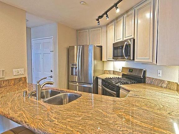 5th image of 3620 3rd Ave Unit 206