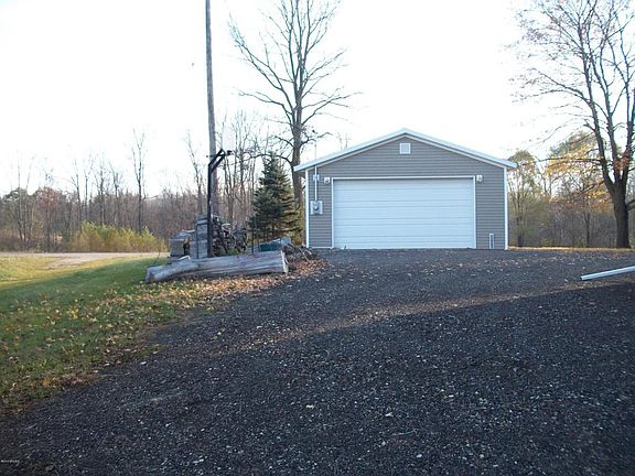 5th image of 228 40th St