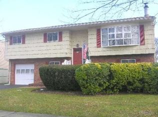 24 Algonquin Ave, Massapequa, NY 11758