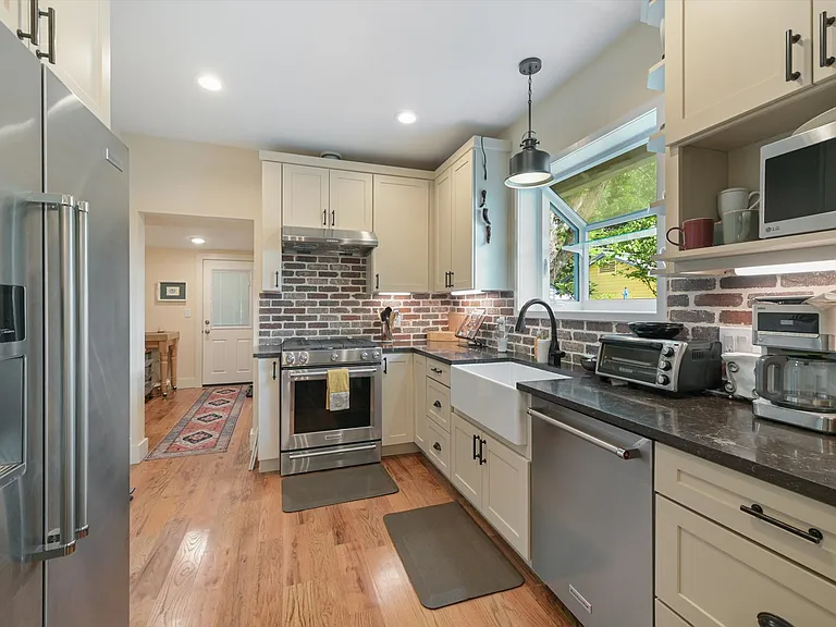 4408 Avenue C — Photo 8