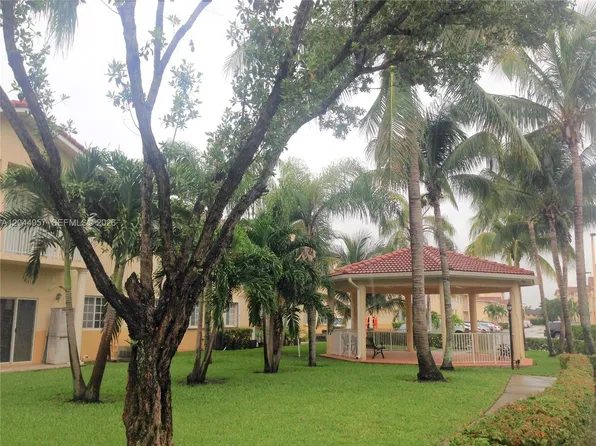 6972 NW 179th St, Hialeah, FL