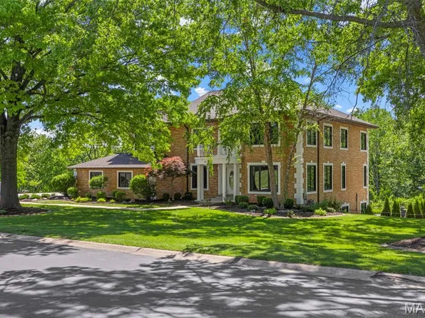 54 Bogey Estates Dr, Saint Charles, MO 63303