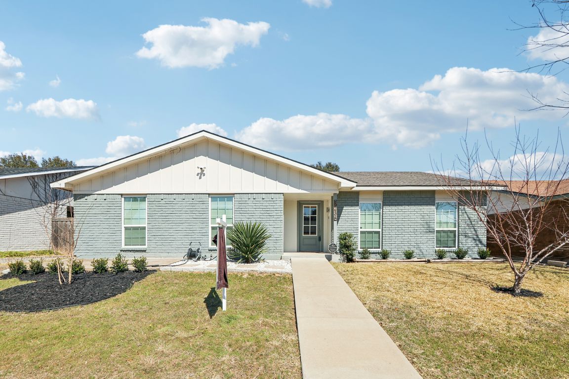 Tres Logos Ln-S2802-001.jpg