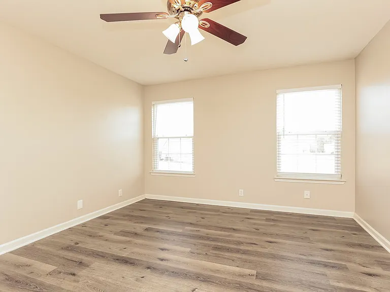 1316 S Hampton Ct — Photo 11