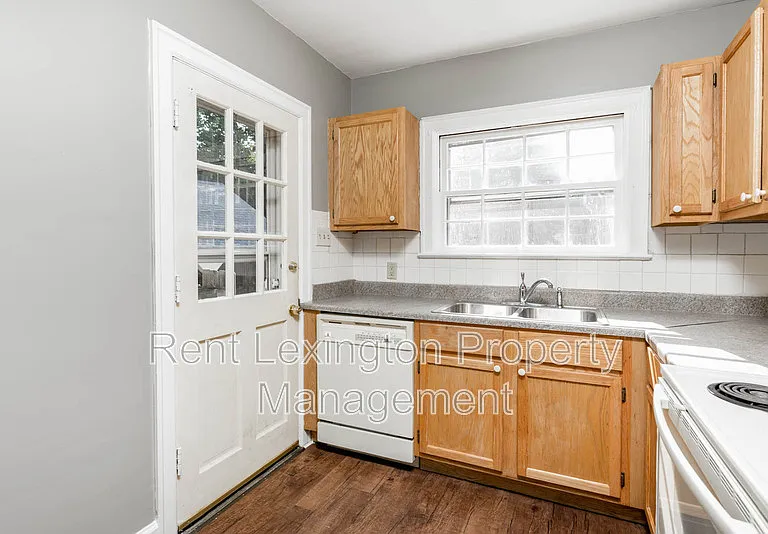 123 Barberry Ln — Photo 10