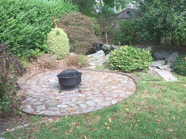 12 Green End Ave — Photo 2