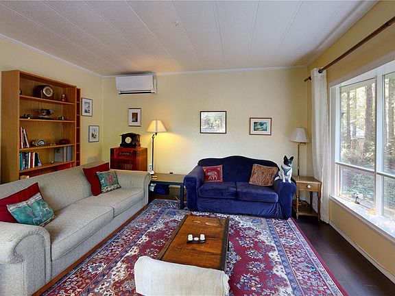 3rd image of 365 King Rd