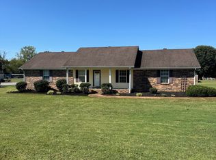 24 Crescent Blvd, Carthage, TN 37030