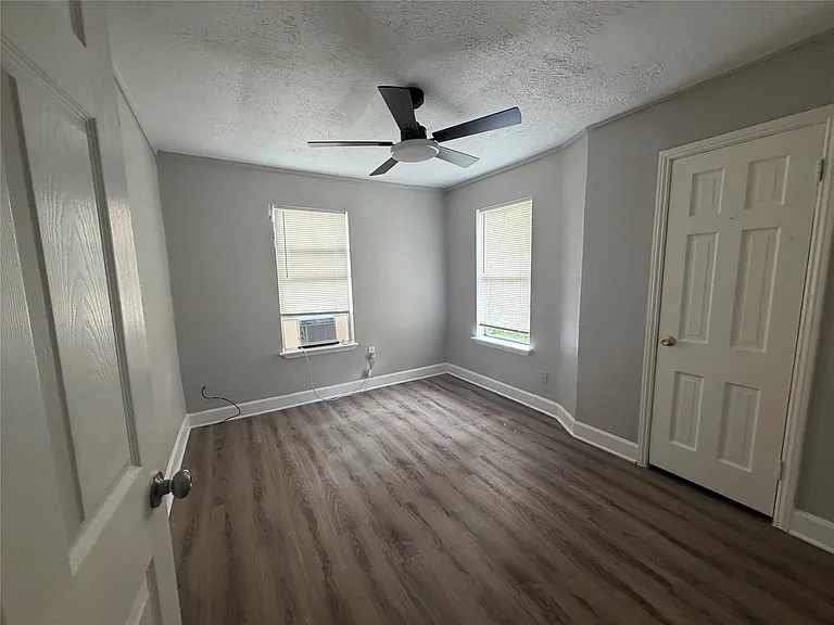 1314 Bernard St — Photo 9