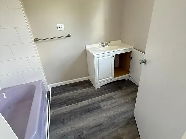 334 N Main St — Photo 8