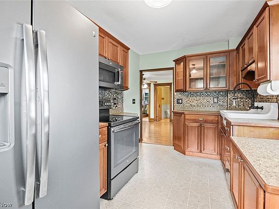 3rd image of 6228 Avon Lake Rd