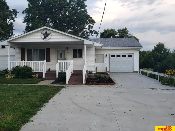 211 E Canfield St, Coleridge, NE 68727