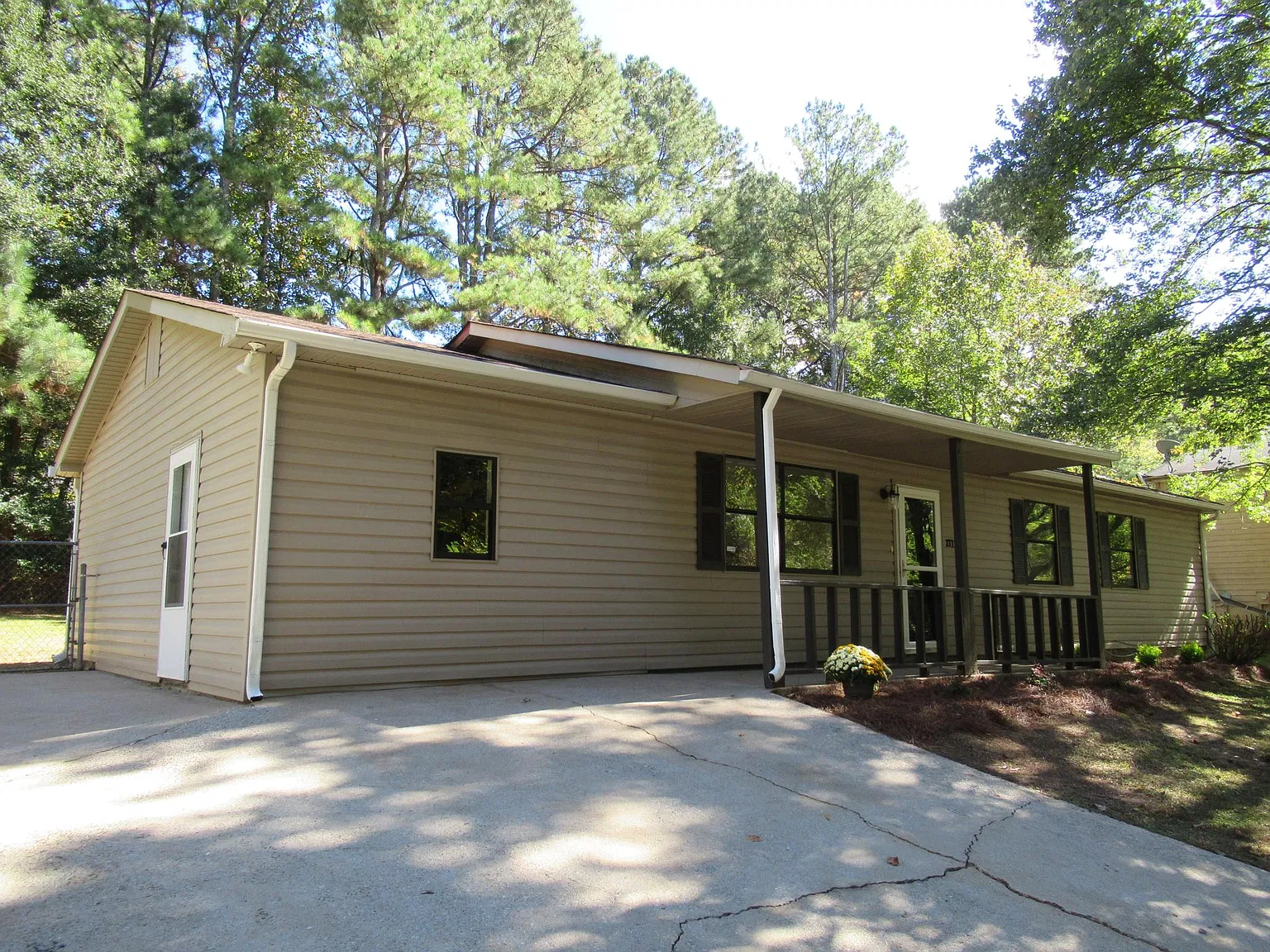 4 bed, 1368 sqft, $1,595 — Photo 1